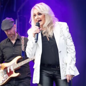 Bonnie Tyler Instagram - We had a great time at MacMoray Festival in Scotland on Sunday. Great crowd and a great atmosphere! Photos by Daniel Forsyth.