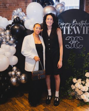 Breanna Stewart Instagram - Love Yours
 
 
📷 @branndannart