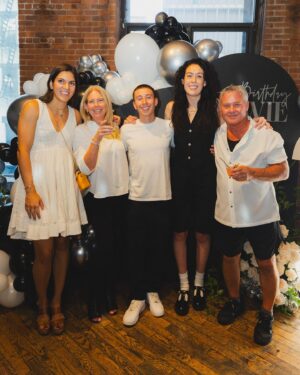 Breanna Stewart Instagram - Love Yours
 
 
📷 @branndannart