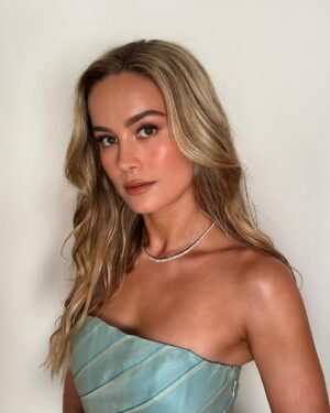 Brie Larson Instagram - Honored to present at tonight’s Creative Arts Emmy’s alongside @courtney_mcbroom. ♥️

Being adorned in 1990s Richard Tyler Couture from 
@shrimptoncouture was the cherry on top!