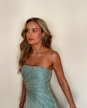 Brie Larson Instagram - Honored to present at tonight’s Creative Arts Emmy’s alongside @courtney_mcbroom. ♥️

Being adorned in 1990s Richard Tyler Couture from 
@shrimptoncouture was the cherry on top!