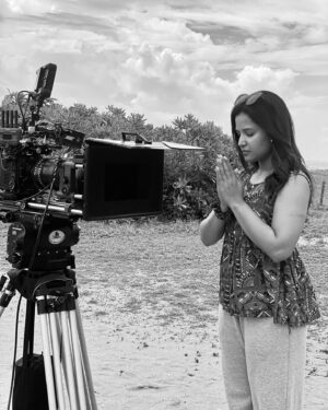 Brinda Acharya Instagram - And it’s a wrap! X&Y. 

Too many memories made, Too many sunscreens used, saw friendships like never before, saw passion like never before, chillaxed too much, laughed too much, tanned too much but some things end for a better tomorrow! Getting ready to reach you soon. 

Thank you @satya.pictures.official @d.satya.prakash sir for everything.