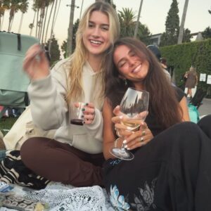 Brooke Elizabeth Butler Instagram - friend group or dating 🫂
