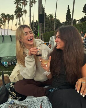 Brooke Elizabeth Butler Instagram - friend group or dating 🫂
