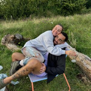 Brooke Vincent Instagram - Memories made✨a tradition started ❤️✨ one of those trips that you know will be a huge part of our children’s memories together✨ So lucky to be in the thick of the chaos with our family. Lots of food, mismatched clothes & forever a million laughs! Until next time @nantseren ❤️⛺️