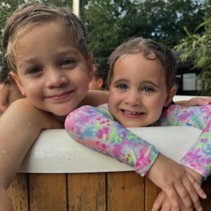 Brooke Vincent Instagram - Memories made✨a tradition started ❤️✨ one of those trips that you know will be a huge part of our children’s memories together✨ So lucky to be in the thick of the chaos with our family. Lots of food, mismatched clothes & forever a million laughs! Until next time @nantseren ❤️⛺️