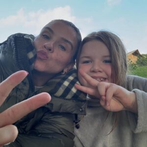 Brooke Vincent Instagram - Memories made✨a tradition started ❤️✨ one of those trips that you know will be a huge part of our children’s memories together✨ So lucky to be in the thick of the chaos with our family. Lots of food, mismatched clothes & forever a million laughs! Until next time @nantseren ❤️⛺️