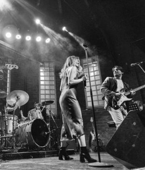 Bruna Guerin Instagram - Do show de quarta. Ainda reverberando. ✨

Obrigada, parceiros.
@guicicarelli , @alexandre_acarvalho , @anderson__costa , @albertoserrentino .

Fotos de @marcobrionesphotography 

#bourbonstreet #bluesrock #soul #band #musica #show #saopaulo #cultura #singer #cantora #atriz