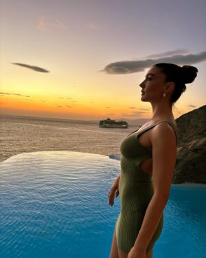Burcu Özberk Instagram - Mykonos🤍