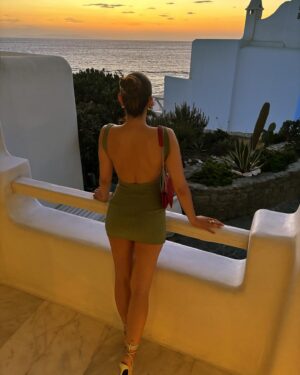 Burcu Özberk Instagram - Mykonos🤍