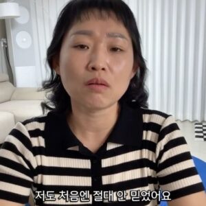 Byeon Jung-su Instagram - 관심폭팔‼️와우😱
8시 라이브때 선물하나 더 주고싶은데 ..
어때요? 이벤트할께요? 
우선 참여 라이브때 들어와 정합시다 

사실 요즘사람들 그냥 보니 나이를 모르겠고 
©️목보니까 나이 딱! 나오죠?
©️목을 어쩔 수 없다니까????
©️기기관리도 힘들어 !!
©️목 뒷주름 까지 관리 힘들어 !!

이런분들 손✋🏼
나만 이래?? 근데 ,된다니까요??? 😆😆😆

끈적임, 백탁, 갈라짐, 건조함 NoNoNo!!!

건조하지 않은 보송함, 실키한 마무리감👍🏻
가장 좋은건 매끈 해지는 목😱😱😱

목주름을 땡겨서 피려고만 했지 
#플럼핑하려는 생각을 왜 못했을까? 

압도적임 목주름 플럼핑 효과!!! 
💢넥라인 팔트 크림💢

➖넥스팔트 앰플 & 크림이 목 피부를 도톰하게 만들어 주름을 예방해 드렸다면 

➕넥라인팔트는 이미 생긴 굵은 주름을 펴드려요!!! 
일시적으로??? No!!! 진짜 개선이 됩니다!!! 

1. 기기사용이 어려운 목에 고주파 바늘 원리인 
초미세 바이오스피큘성분 침투, 유효성분 흡수율UP
2.  라인필 성분이 주름 사이사이를 채워  ㅡ#강력플럼핑, #탄력부스팅

✊🏻즉각 개선은 물론 단 2주 사용만으로 목주름 145% 개선!!! 

달바처럼 여기저기 화장대, 가방, 차,거실, 주방 ....
눈에 보이는 곳에 두세요! 
생각 날 때 물티슈로 목 한 번 쓱~ 닦아내고 
아침 저녁 발라봅시다
수시로 발라요, 생각나면 발라요
(페이스팔트는 저녁에만 추천)
아무것도 안 바르고 첫 단계!!!(10분후 수분세럼)
이것만 기억해요! 

➖안된다는 말 하지 않기🙅🏻‍♀️🙅🏻‍♀️🙅🏻‍♀️
➖시도하면 지금보다 나아져요,
➖시작하면 분명 좋아져요,
➖귀찮아요? 그만큼 예뻐져요!

알면서 하기 참 힘들다🥲🥲🥲
그래서 가장 쉬운방법 가장 좋은가격
2만원대 알려드리니 따라해 봅시다🫶🏻
79000원에 사려면 못사🙈

💝30만원이상 최다구매자 2명 🔛샤넬 플랩 카드지갑 증정 (100만원상당 ) 
-2주뒤 발표후 선물처럼 갑니다 
💝10만원이상 선착순 300명 🔛멜락실 아이팔트 증정(89,000원) 
-정가 2700만원상당이에요 

👁️‍🗨️Dr.melaxin 핑크스피큘/페이스팔트/넥팔트
아스타잔틴 기미라인 🔜9.19 9am open 

📍오늘 8시 본사라이브할꺼에요 
주름 고민인분들 첨부터 오셔야해요 
궁금증 해결해드릴께용