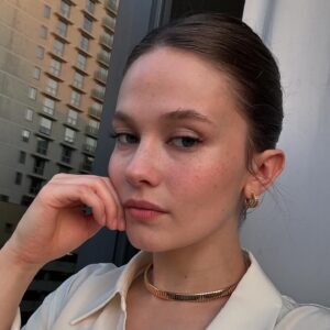 Cailee Spaeny Instagram - One more week.. @bvlgari #Bvlgari #BvlgariTubogas