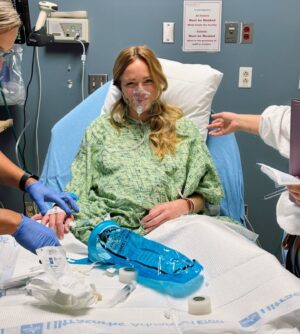 Caity Lotz Instagram - Me when I almost had a panic attack and fainted when the nurse kept missing the vein 🤣 honestly it was the hardest part. The rest of the hospital time was pretty breezy, all things considered. @iamkyleschmid is already the best daddy 🥰