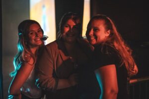Camille Felton Instagram - Une 5e année terminée pour @femontreal ✨
Merci à tous ceux et celles qui ont participé à cette édition!! Vive la relève cinématographique 🤍🎬✨