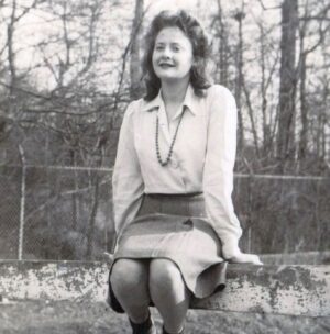Camryn Manheim Instagram - My mother was born in 1925. She turned 99 years old this week. She celebrated by having a lemonade stand in front of her home and giving out cookies and advice to all the neighbors, whether they wanted it or not. 

My mom has had an extraordinary life. She marched with Dr. Martin Luther King, fought against Joseph McCarthy and proudly marched for pro-choice her entire adult life. She fought for unions, freedom of speech, equity for women and healthcare for all. A teacher, an activist and an undiscovered talkshow host, my mom is still interviewing every Uber driver, college student, bank teller and mail carrier she comes in contact with. 

If you ever see her sitting on her bench outside of her house, take a seat and stay for a while. I promise you will feel better if you do. 

Happy birthday to my most extraordinary mom. 🎈🎈🎈Thank you for all the lessons you’ve taught me and all the ones I still have yet to learn. You are truly a phenomenal woman. 🙏❤️