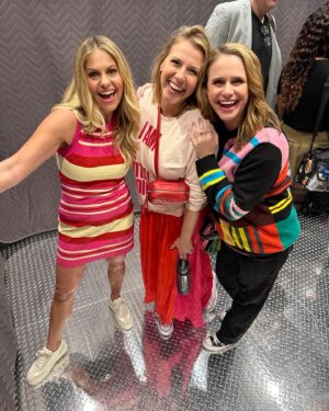 Candace Cameron Bure Instagram - Last years 90sCon 💕🐺 with my SheWolf Pack— can’t believe this years is already THIS WEEKEND. 

Who’s going??? Tell me if I’ll be seeing you below. There is still time to grab a ticket to the event AND limited quantity for photo-ops are still available 🙌🏼✨

Head to thats4entertainment.com and I’ll see you this weekend Florida! #90scon #fullhouse #shewolfpack