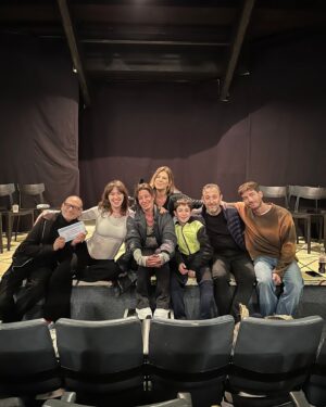 Candela Vetrano Instagram - Gracias @lascosasmaravillosasteatro 💛 serás inolvidable.

@meyscapola directora, guía, corazón de esta obra.
@cicero.ok por tu cuidado, tu atención.
@brunopedemonti @eloisa_canton_  @pipaproduce @tomas.rottemberg @multiteatro  gracias por su confianza en cada paso, y su calidez. 

A todos ustedes que vinieron y agotaron todas las funciones ❤️
