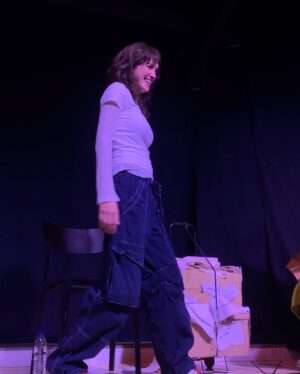 Candela Vetrano Instagram - Gracias @lascosasmaravillosasteatro 💛 serás inolvidable.

@meyscapola directora, guía, corazón de esta obra.
@cicero.ok por tu cuidado, tu atención.
@brunopedemonti @eloisa_canton_  @pipaproduce @tomas.rottemberg @multiteatro  gracias por su confianza en cada paso, y su calidez. 

A todos ustedes que vinieron y agotaron todas las funciones ❤️