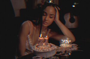 Candice Vernet Instagram - Mon premier titre Fleurs Fanées 🥀 est disponible sur toutes les plateformes 🫶🏽

Gros bisous 🧚🏽‍♀️