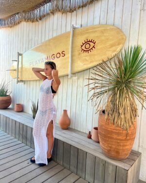 Carla Hugon Instagram - Est-ce que t’es une vraie tropezienne si tu vas dans des champs de vigne et que tu vas goûter les pâtisseries de @cedricgrolet ? 🥲

we avec mon love @carla_pages 💖💖💖