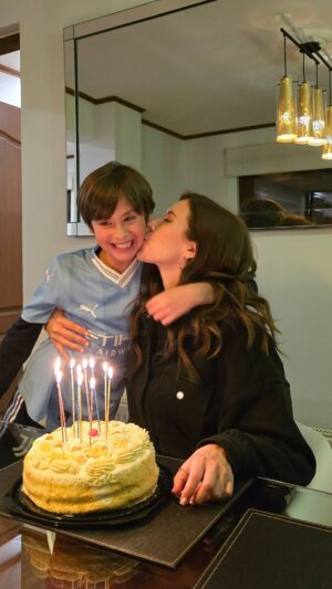 Carla Jara Instagram - Doy por finalazada mi semana cumpleañera, gracias a cada uno de los que se tomó el tiempo de saludarme y desearme un feliz cumple, q se multiplique para ustedes!🙌
Gracias a mi bebé por su amor, a mi familia por siempre estar, a mis amigas y amigos por disfrutar junto a mi y acompañarme durante tantos años, los adoro y cada uno tiene un pedazo de mi corazón!!! 

Vamos con toda, no me para nadie!!!! 🥰💜🫶

📸 @focus.cartergrafia