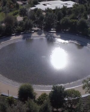 Carlota Guerrero Instagram - infinitas gracias @apple for a trip to the future
meditation pond made me cry ♾️
