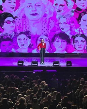 Carme Barceló Instagram - Dies de música, lectura, cultura i natura embogida.
1. Flors
2. Camins
3. Esperant a la Luz
4. Ella i les dones de la seva vida @luzcasaloficial @cristinacabanasrodriguez @pilarinbayes @sorluciacaram 
5. Vinitos, sol i el que ens protegeeix d’ell @mesoestetic 
6. Les hores lentes @hotelsantperedelbosc 
7. Al mig del bosc
8. La gran @sarabaras a @caproigfestival @mesoestetic 
9. B/N
10. Carpaccio de bacallà
11. Vent