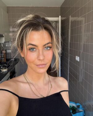 Carolina Castelinho Instagram - Primeiras fotografias na casa nova: check ✔️

E esta luz? 🤯

Muito feliz e entusiasmada com esta nova fase!
Se dá trabalho? Dá 😅 mas compensa 🤞🏼