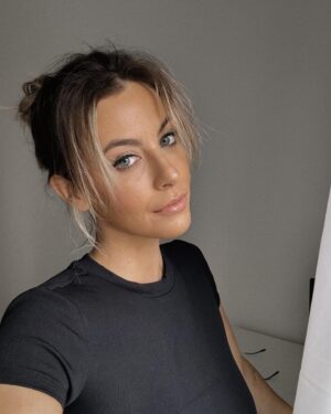 Carolina Castelinho Instagram - Hoje foi a apresentação da grelha da TVI e muito orgulhosa de participar em dois projetos que SEI que vão ser incríveis e que vocês vão adorar!

@tvioficial 🫶🏼

Make up pela minha querida @silviarafael.makeup
