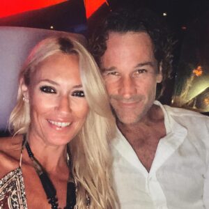 Carolina Cerezuela Instagram - No somos el superlativo de nada, pero eres mi razón de todo… 
El verano se acaba y vamos a por más, mañana #septiembre 

#fin del #verano #agosto #septiembre #tuyyo #carlosmoya