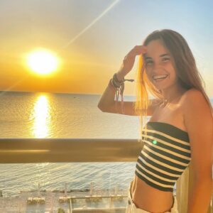 Carolina Cerezuela Instagram - Fuimos dos corazones latiendo en un mismo cuerpo y hoy  hace 14 años de tu primer latido en solitario…❤️ 
FELIZ CUMPLEAÑOS MI CHICA 

#14años #cumpleaños #verano #agosto #hija #feliz #familia #carlamoya @carla.moyaaa