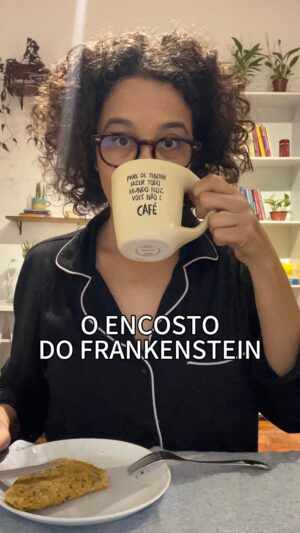 Carolina Loback Instagram - Bom dia! O universo olhando pra minha cara perguntando se ele tem cara de palhaço. 

#café #relacionamento #segunda