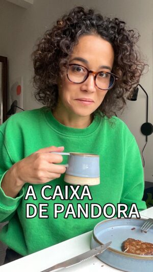 Carolina Loback Instagram - Bom dia! Motivos toscos para nenhum solteiro se lamentar nesse fim de semana.

#café #relacionamento