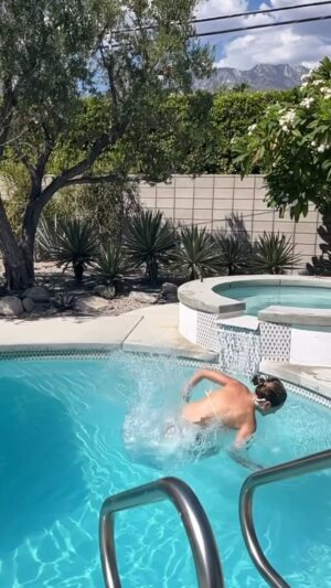 Carolina Ravassa Instagram - Just a little mid week fun🩵