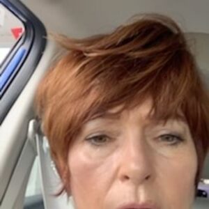 Carolyn Hennesy Instagram - You gotta be kidding me…I’m obviously dreaming.  @unclevinniescomedyclub @nancyleegrahn #gas #gh #shock #courtesy #roadtrip #bestie #fullservice