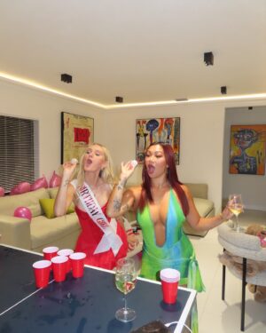 Cassie Yeung Instagram - been meaning to dump you!! xx