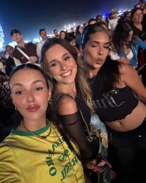 Catarina Filipe Instagram - Caótica é o meu nome do meio ☆⋆｡𖦹°‧★