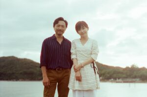 Catherine Chau Instagram - 感謝大家為Venus和Charles着緊，
睇到你哋嘅留言，
替導演 @bennylauwaihang 編劇 @judyact @yiccalau 擔心૮₍ᵔ⤙ᵔ ₎ა，
Post返幾張Venus同Charles嘅合照比大家，
好好懷緬吓，
唔好寄刀片呀，
可能有第三季呢૮ ˘͈ ᵕ˘͈ ა૮ ˘͈ᵕ ˘͈ ა
集氣૮₍ ˊᗜˋ₎ა
#反起跑線聯盟2
#其實我哋忍笑忍得好辛苦㗎
#多謝你哋鍾意呢個戲呀
📸 @hahahahaharrisss @mrz.final.v1_1_1_1.mov