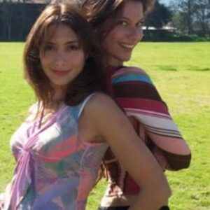 Catherine Mazoyer Instagram - #tbt con mi querida @cataolcay
Nuestra segunda teleserie juntas, dónde nos peleabamos a @cesaractor 
Tantos años ya amiguita 
Teleserie Tentación de Canal 13