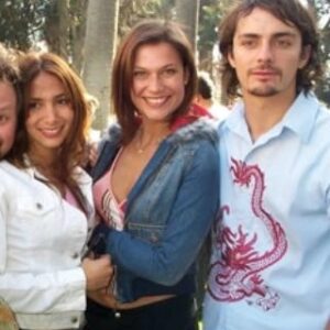 Catherine Mazoyer Instagram - #tbt con mi querida @cataolcay
Nuestra segunda teleserie juntas, dónde nos peleabamos a @cesaractor 
Tantos años ya amiguita 
Teleserie Tentación de Canal 13