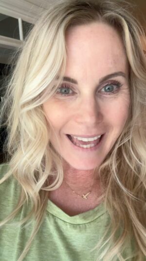 Catherine Sutherland Instagram - @officialpowermorphicon is happening this weekend in Pasadena CA
it truly is a one of a kind convention 
Come and meet some of your favorite Power Rangers. Can’t wait to se you there and be reunited with my amazing Ranger Family & fandom! 
it’s Morphin time ⚡️

#catherinesutherland #PinkRanger #Onceandalways #KatherineHillard #Mightymorphinpowerrangers #zeo #Turbo #PinkRangerPower #Pterodactyl #cranezord #powerrangersplayback