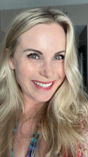 Catherine Sutherland Instagram - Last day @incrediblecon in Charleston SC
come see us at the Charleston area convention center 11 AM to 4 PM today 

#catherinesutherland #PinkRanger #Onceandalways #KatherineHillard #Mightymorphinpowerrangers #zeo #Turbo #PinkRangerPower #Pterodactyl #cranezord #powerrangersplayback