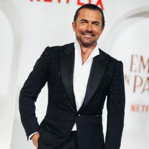 Catrinel Marlon Instagram - Roman holidays filled with dreams and glamour! 🎡✨ After last night’s premiere, I’m channeling my inner Emily in Paris, living my own *dolce vita* in the heart of Rome. Every corner feels like a movie set! 🇮🇹💫 😁
@william_abadie @sparklesbubbles @netflix @chopard 🫶
Suit : @brunellocucinelli_brand 
#RomanHolidays #PremiereNight #DreamAndGlamour #EmilyInParis #LaDolceVita #Netflix