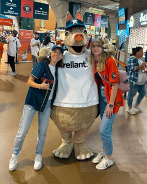 Ceci Flores Instagram - Casi 9 años. Mismo helado, diferentes jeans. ⚾️☄️🛰️