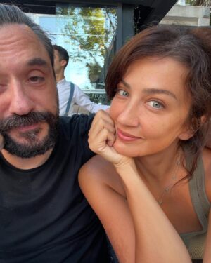 Ceren Benderlioğlu Instagram - Önce 1 taneydi dünyaya bedeldi (bu ben :)):): kendimi övemmm sonra bir de kendi gibi doğurdu ) CENNETLİKSİN KOCAM @emirbenderlioglu