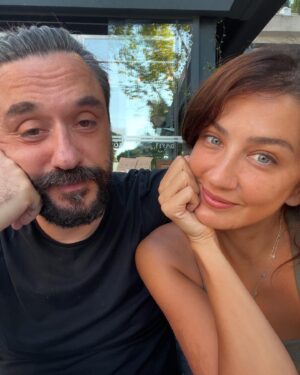 Ceren Benderlioğlu Instagram - Önce 1 taneydi dünyaya bedeldi (bu ben :)):): kendimi övemmm sonra bir de kendi gibi doğurdu ) CENNETLİKSİN KOCAM @emirbenderlioglu