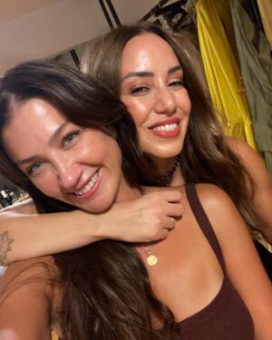 Ceren Benderlioğlu Instagram - @cihan.nacar  iyi ki arkadaşımsın , iyi ki dostumsun . Her sene daha fazla eğlenmeyiz diyip bir sonraki sene daha çok eglendiğim ,doğumgünlerin hiç eksik olmasın . Unutma ne kadar yorgun olursam olayım canımı dişime takıp halay başı olurum .🧿