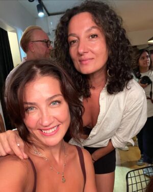 Ceren Benderlioğlu Instagram - @cihan.nacar  iyi ki arkadaşımsın , iyi ki dostumsun . Her sene daha fazla eğlenmeyiz diyip bir sonraki sene daha çok eglendiğim ,doğumgünlerin hiç eksik olmasın . Unutma ne kadar yorgun olursam olayım canımı dişime takıp halay başı olurum .🧿