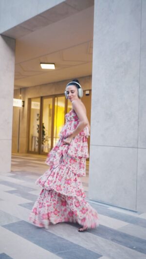 Ceren Yalazoğlu Karakoç Instagram - O zaman dans💃🏻

@gurbuznilufer 
@klarakuyumcuyan 
@furkanstuff 

@wearsisters 
@porteristanbul 

#reklam