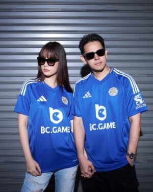 Chanidapa Pongsilpipat Instagram - จะเป็นแฟนบอลทีมไหน ⚽️ ก็มาเป็นเฟรนด์กันได้ #Leicestercity ขอชวนแฟนบอลทุกทีมมาเป็น 
#เฟรนด์บอลเลสเตอร์ มาร่วมส่งกำลังใจเชียร์จิ้งจอกสยาม 🦊
ทีมของคนไทยสู้ศึกพรีเมียร์ลีกในฤดูกาล 2024/2025
มาเป็น #เฟรนด์บอลเลสเตอร์ ด้วยกันนะคะ 💙 #Foxgang #เฟรนด์บอลเลสเตอร์ #LCFCCHEERDAY2024 #LCFCTH